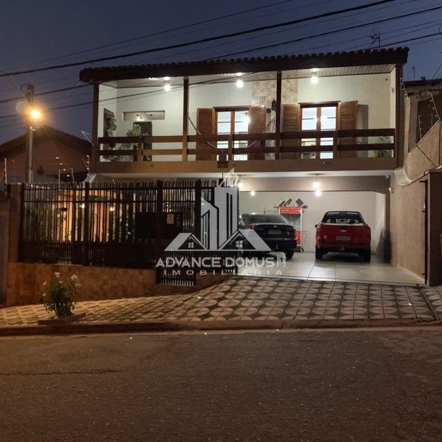 Casa à venda com 3 quartos, 267m² - Foto 1